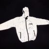 Chaqueta Reflectiva Con Capucha En Tela Reflectante Semi Impermeable - Thumbnail Image 2