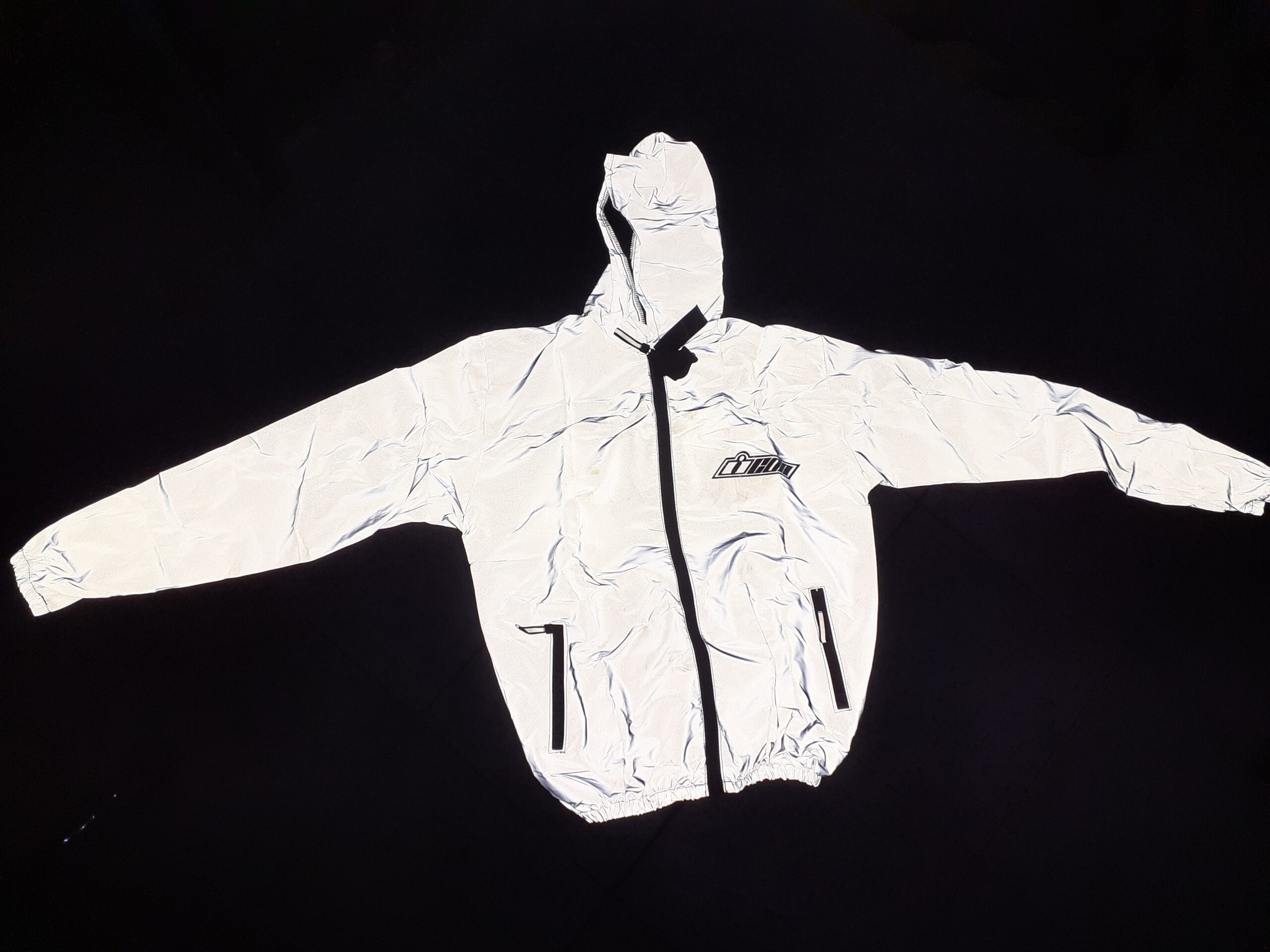 Chaqueta Reflectiva Con Capucha En Tela Reflectante Semi Impermeable - Imagen 2
